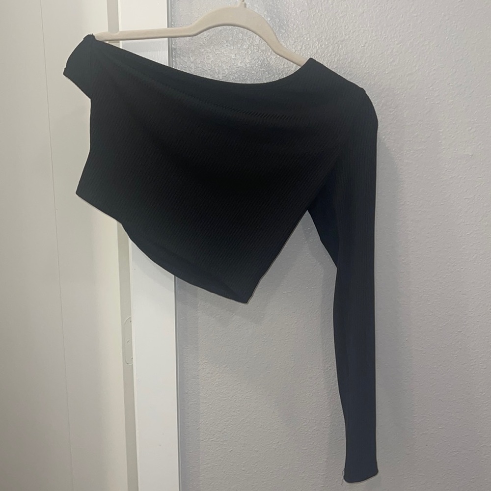 Black long sleeve one shoulder top